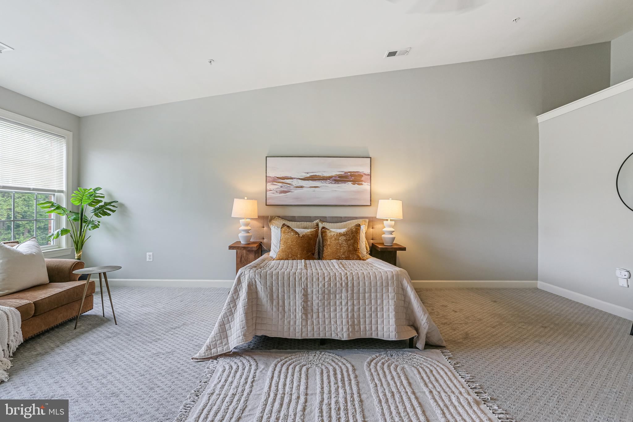 WHITEHALL SQUARE - Residential