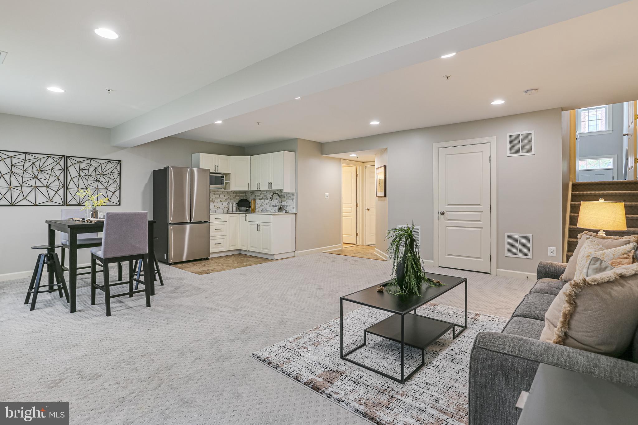 WHITEHALL SQUARE - Residential