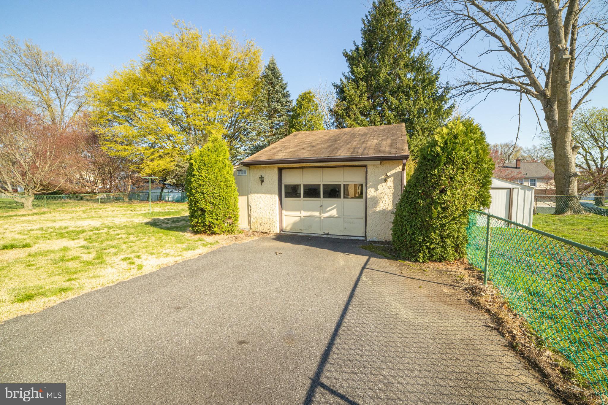 TWIN OAKS - Residential