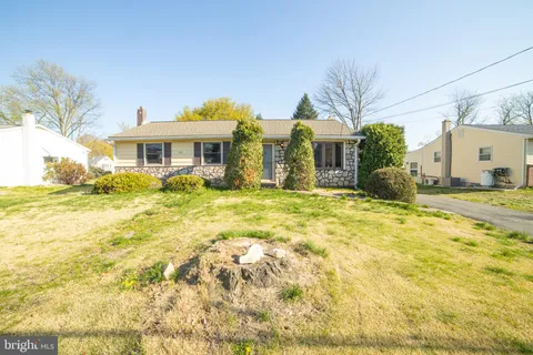 465 Dutton Street, Aston, PA MLS: PADE2087996