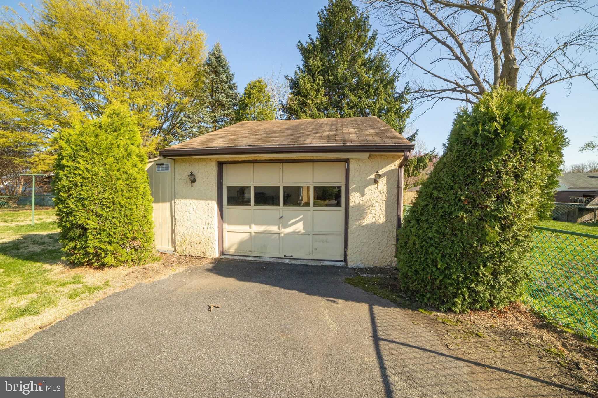 TWIN OAKS - Residential