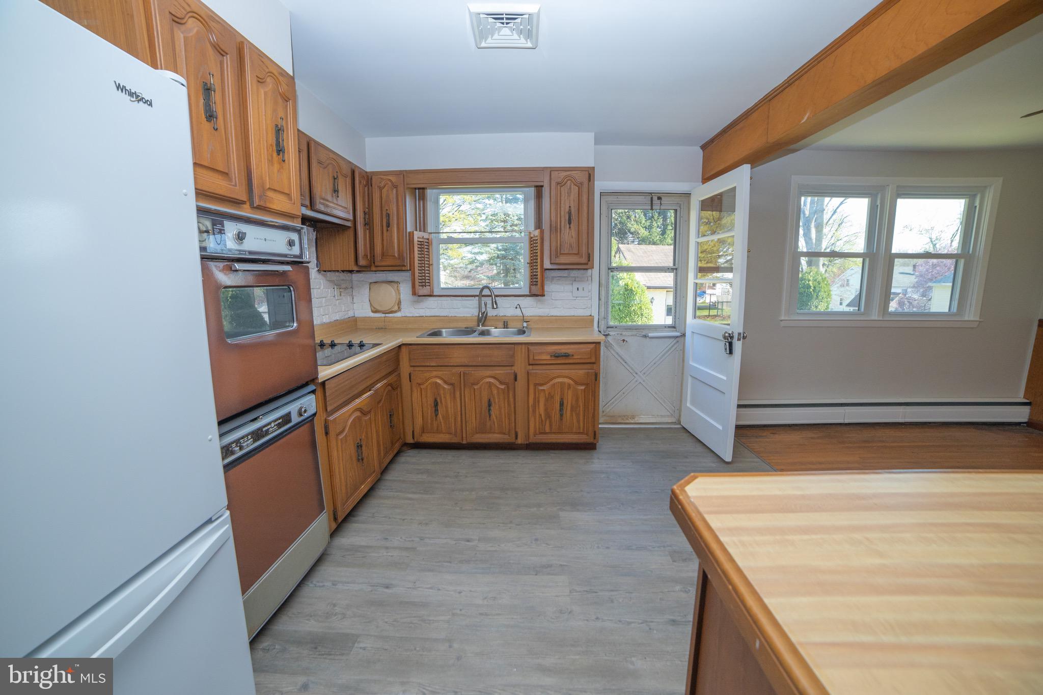 TWIN OAKS - Residential