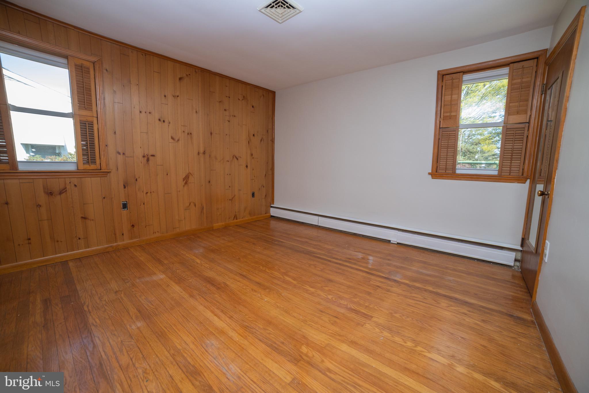 TWIN OAKS - Residential