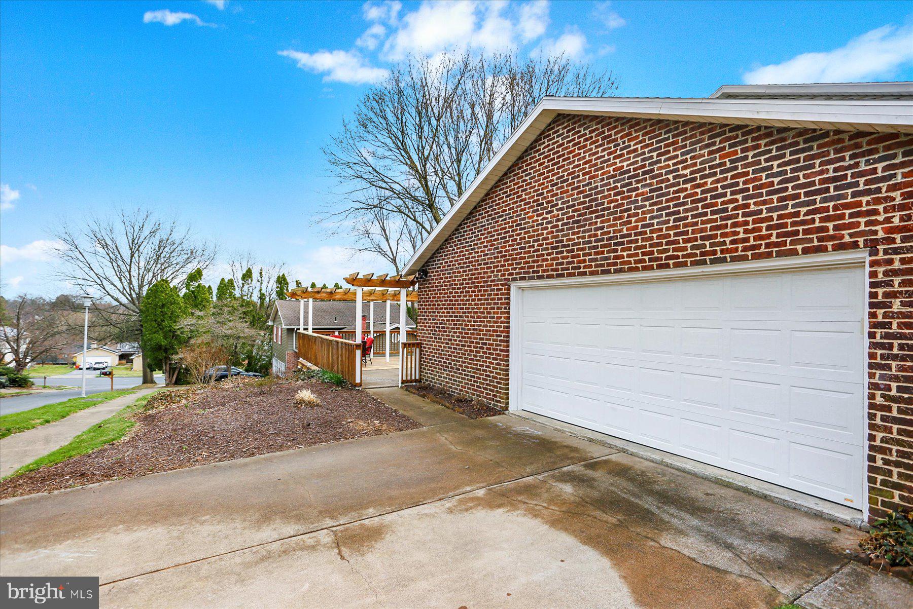 INDIAN CREEK - Residential