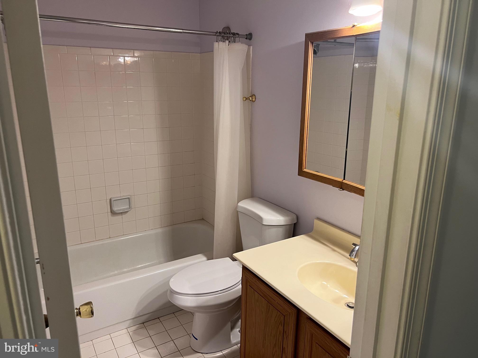 GLENWOOD ESTATES - Residential Lease