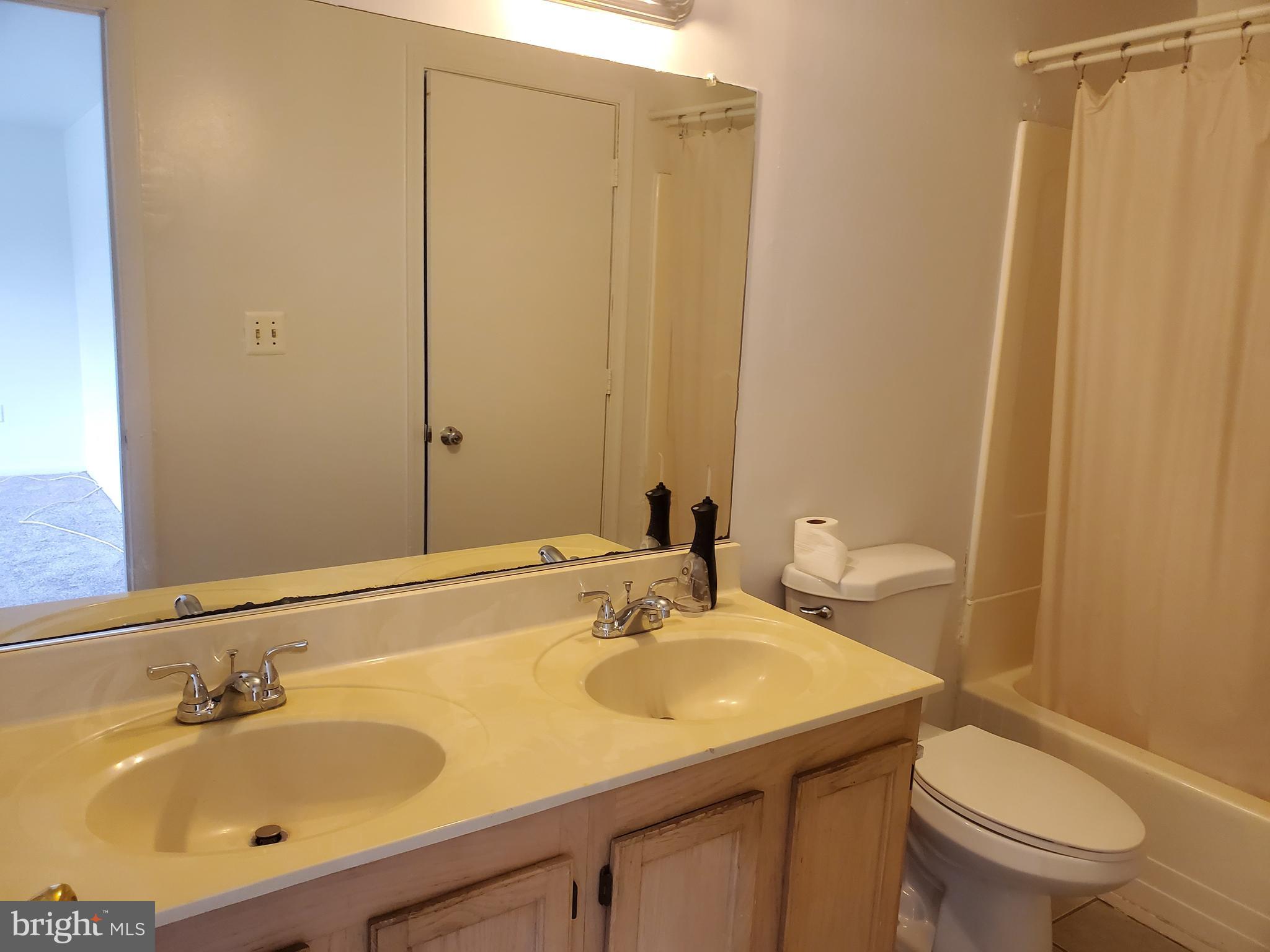 HUTCHINSON - Residential Lease