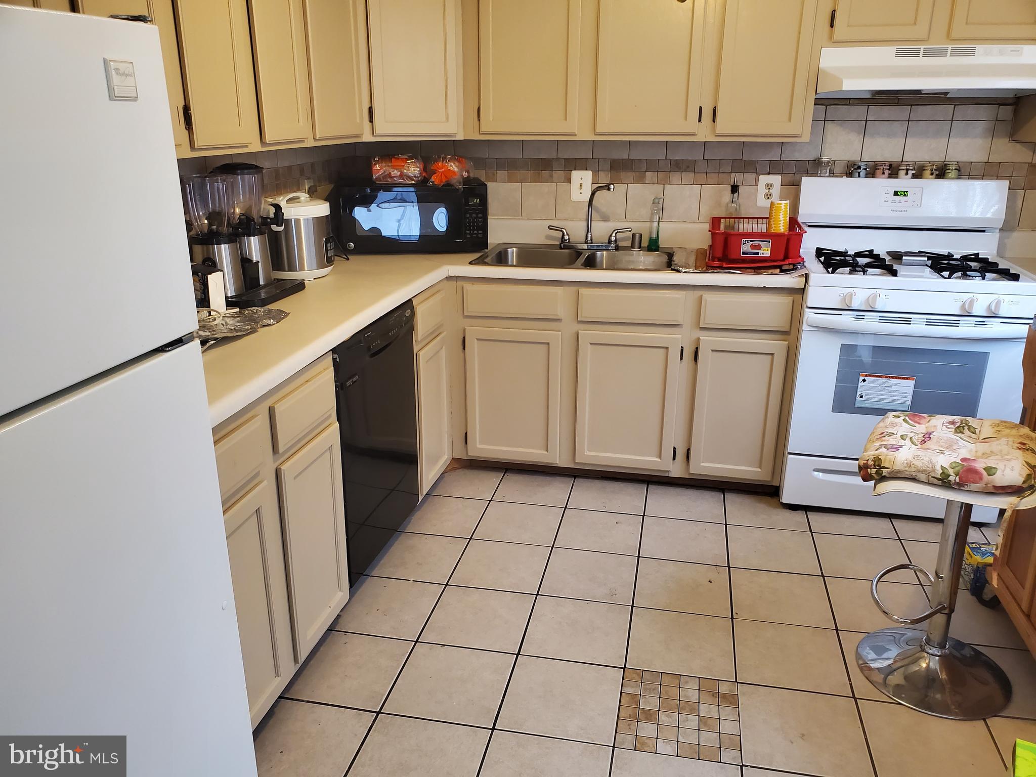 HUTCHINSON - Residential Lease