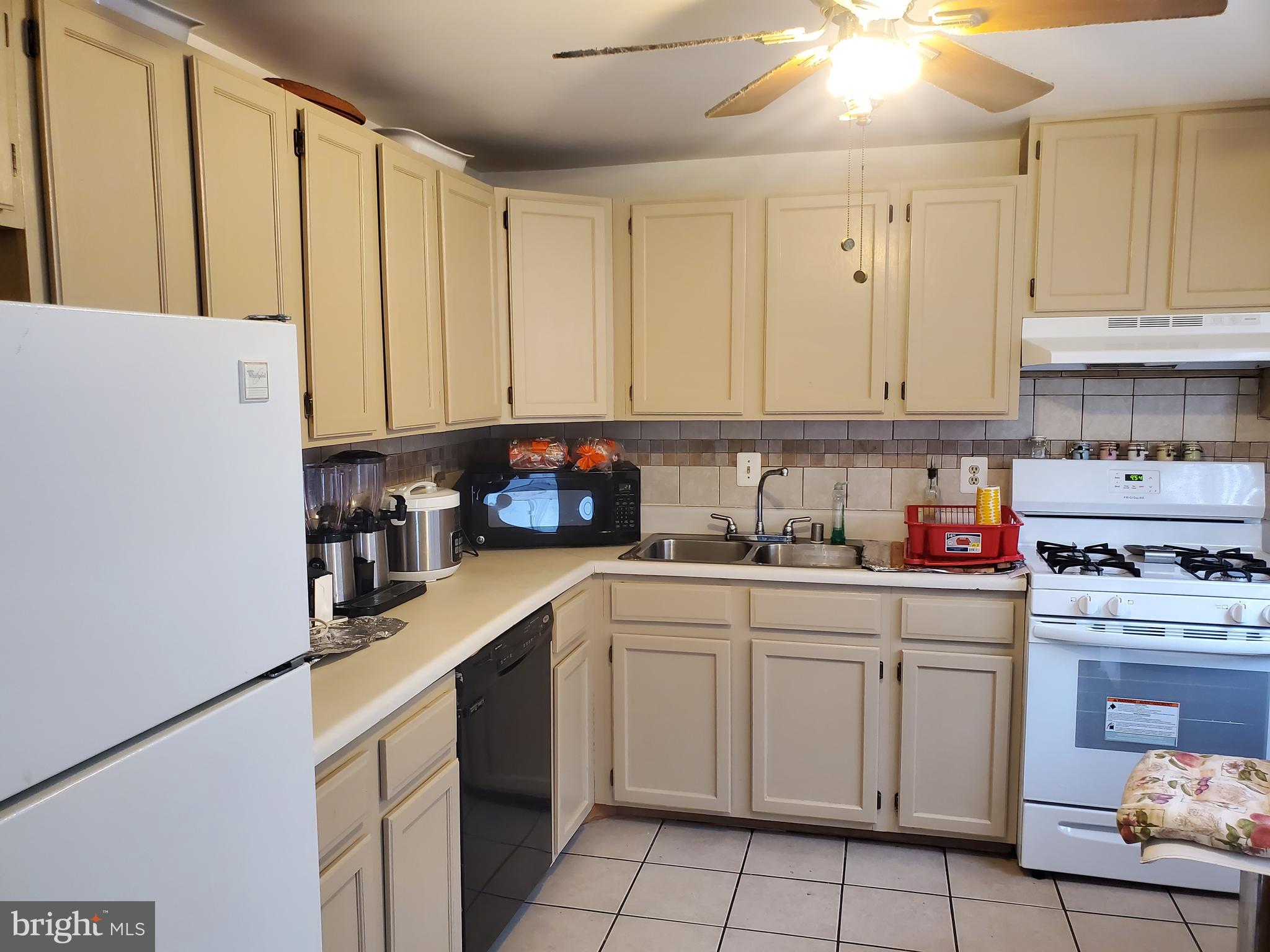 HUTCHINSON - Residential Lease