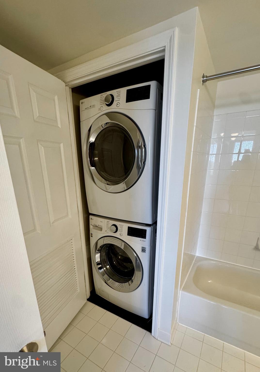 GALLERY AT WHITE FLINT - Residential Lease