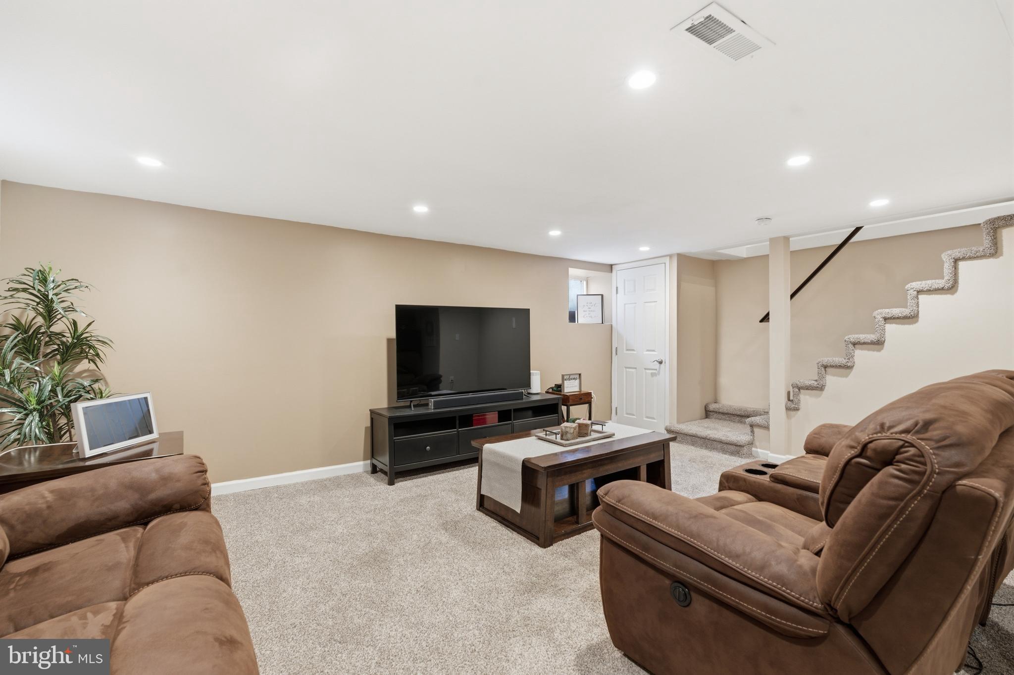 ARONIMINK ESTATES - Residential