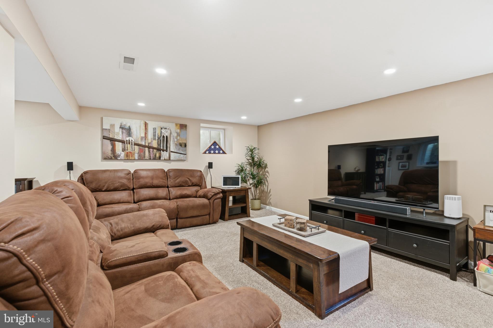 ARONIMINK ESTATES - Residential