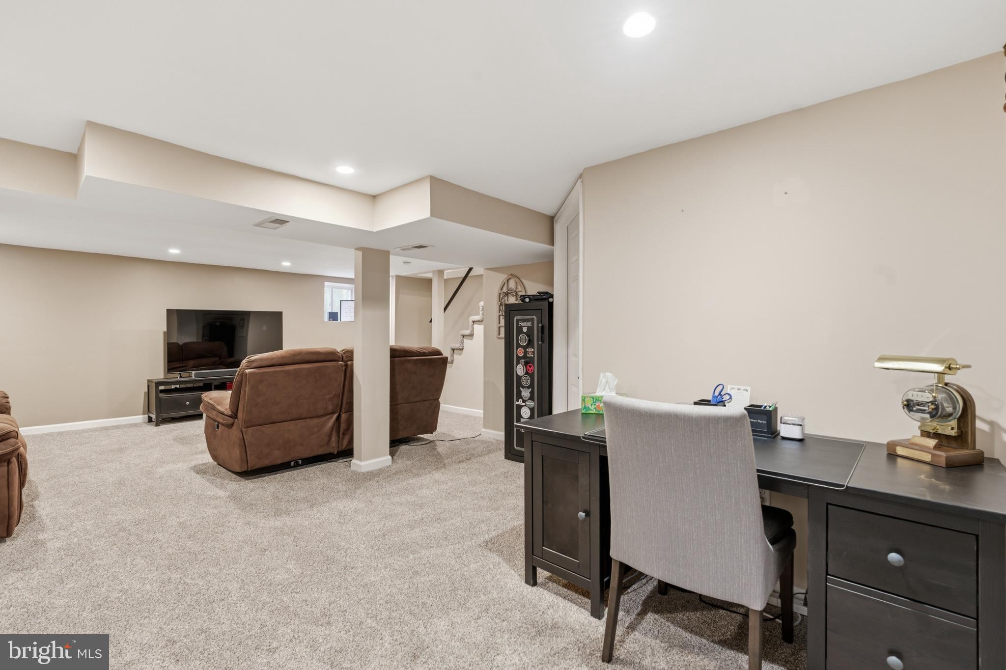 ARONIMINK ESTATES - Residential