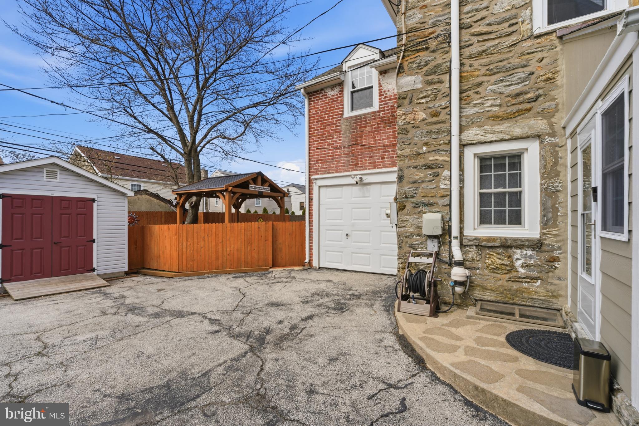 ARONIMINK ESTATES - Residential