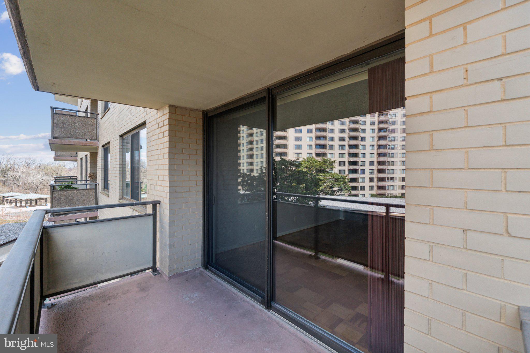 PROMENADE TOWERS - Residential