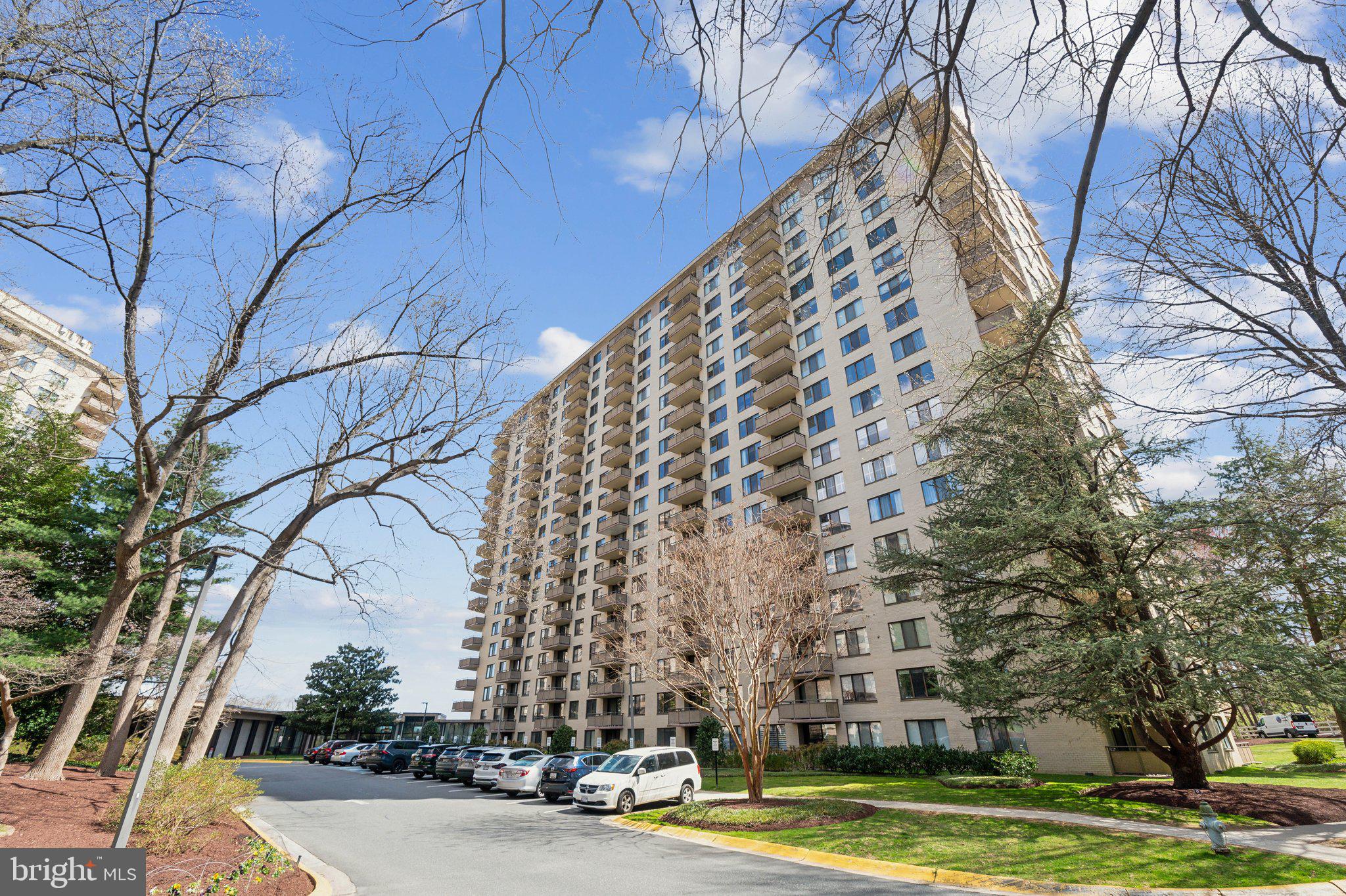 PROMENADE TOWERS - Residential