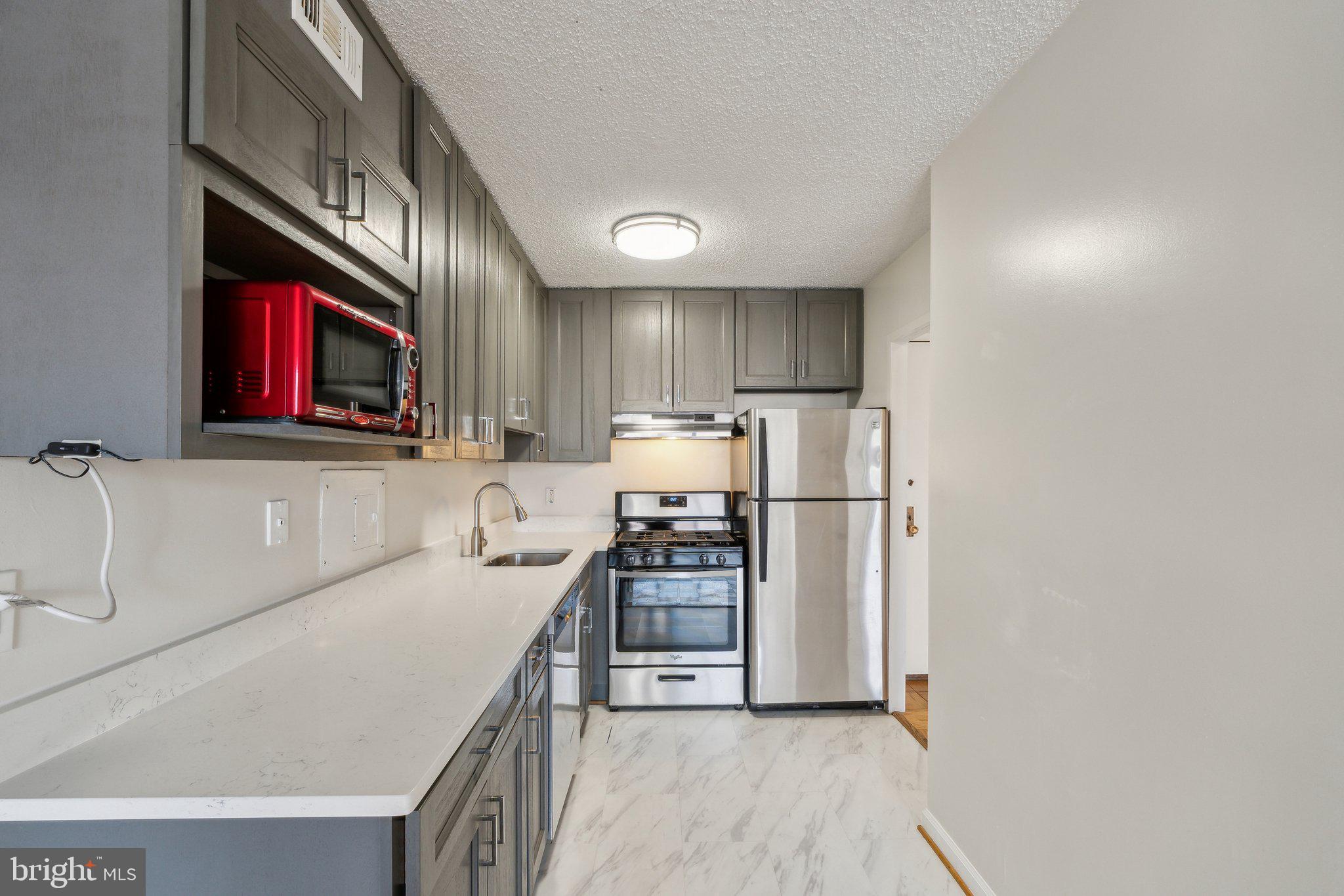 PROMENADE TOWERS - Residential