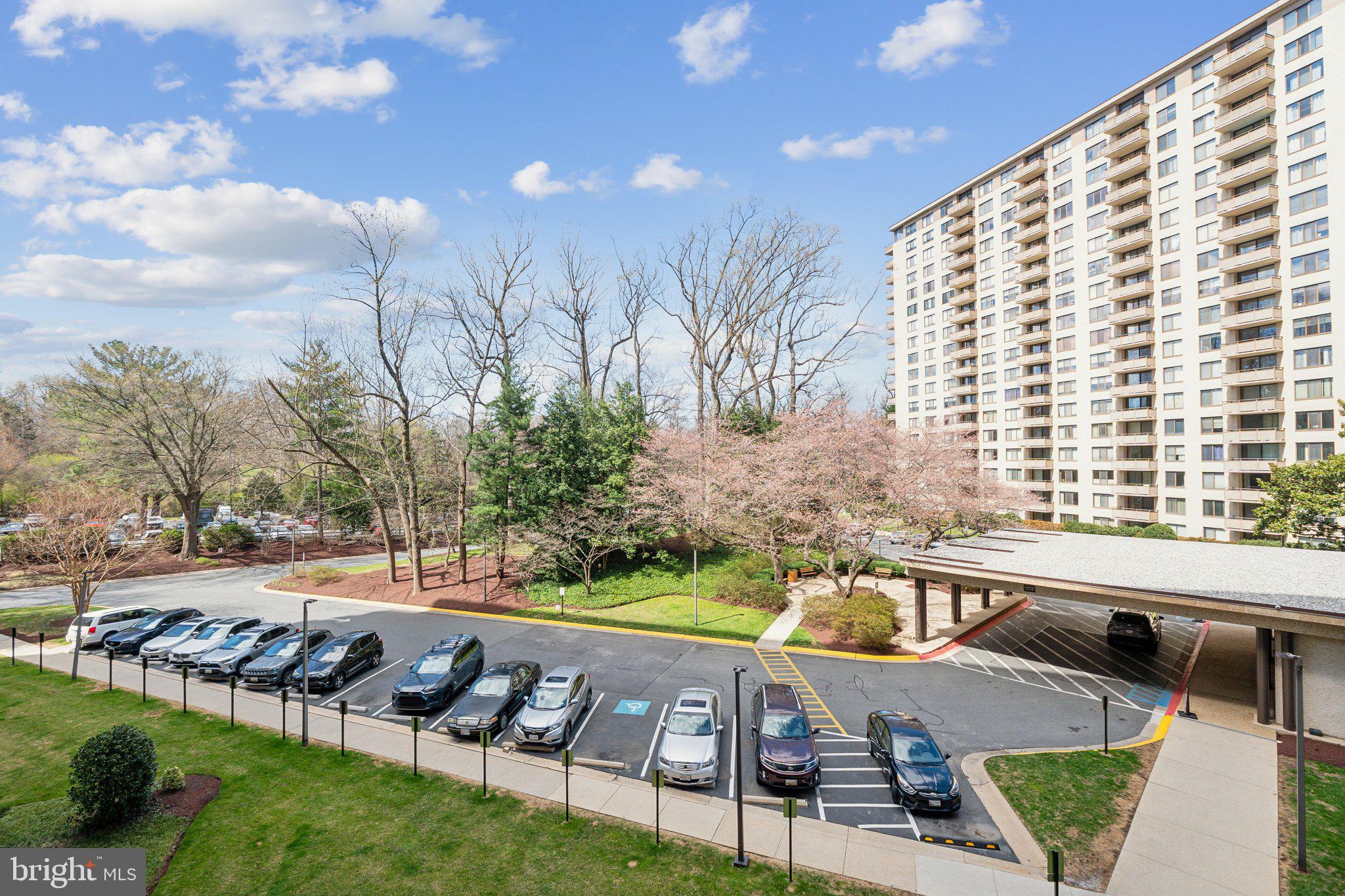 PROMENADE TOWERS - Residential