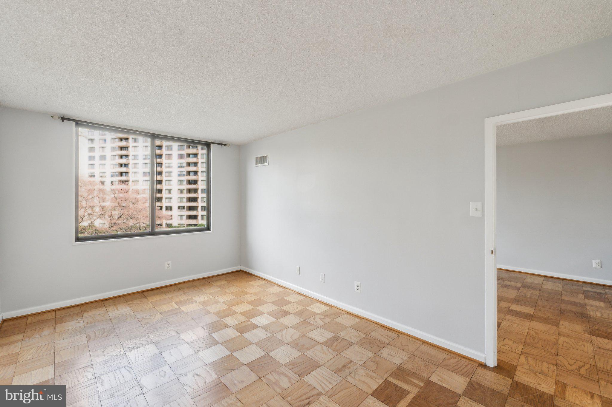 PROMENADE TOWERS - Residential