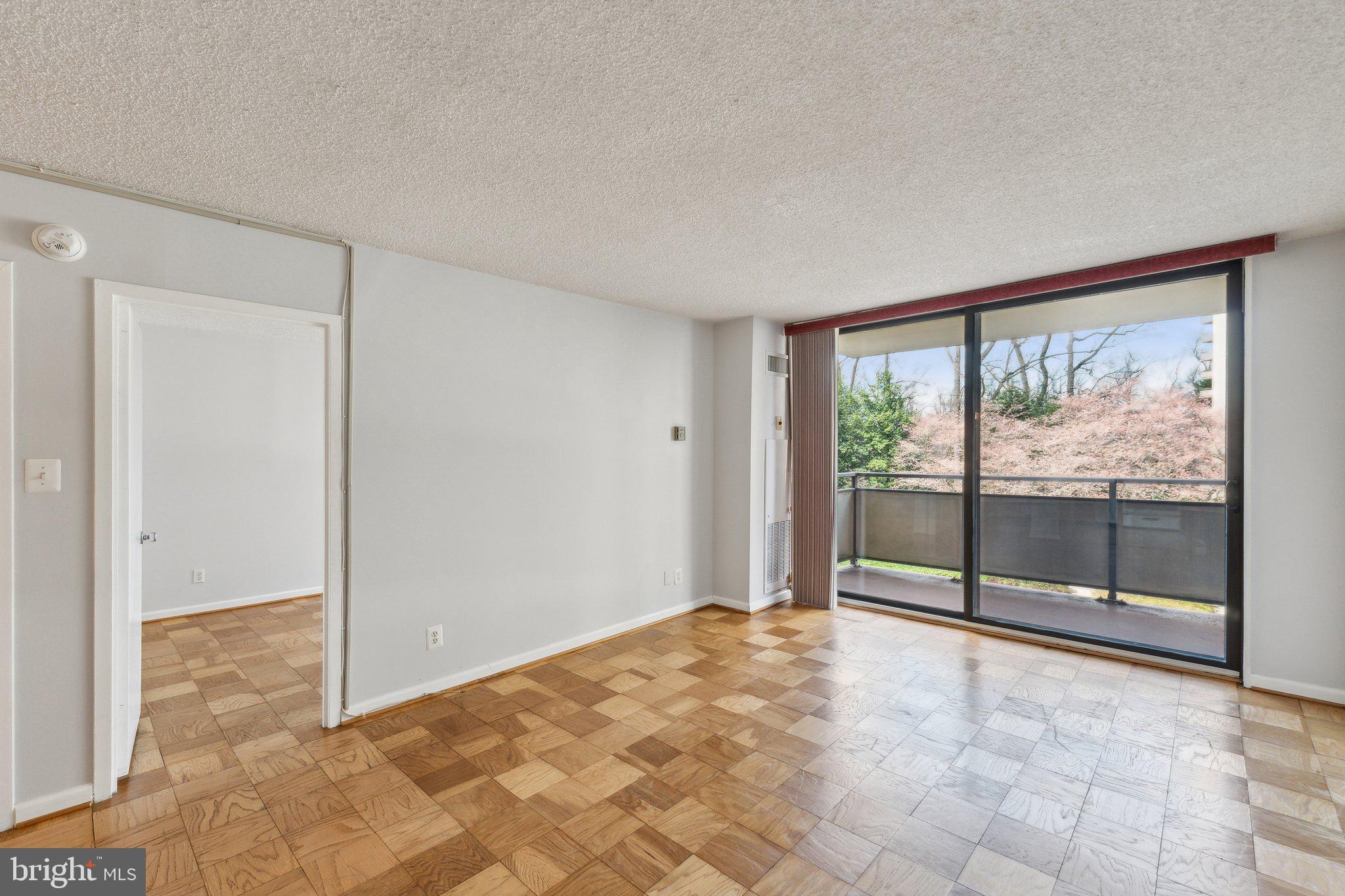 PROMENADE TOWERS - Residential