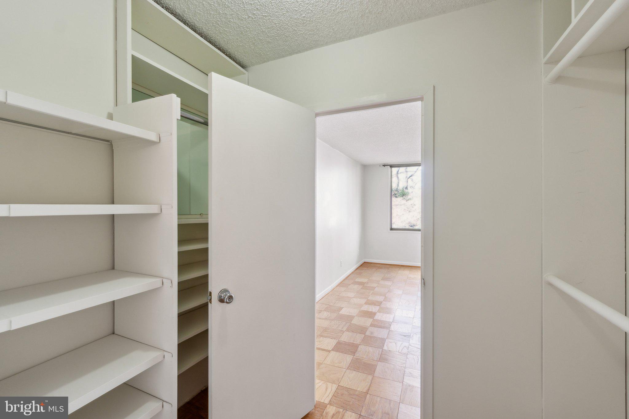 PROMENADE TOWERS - Residential