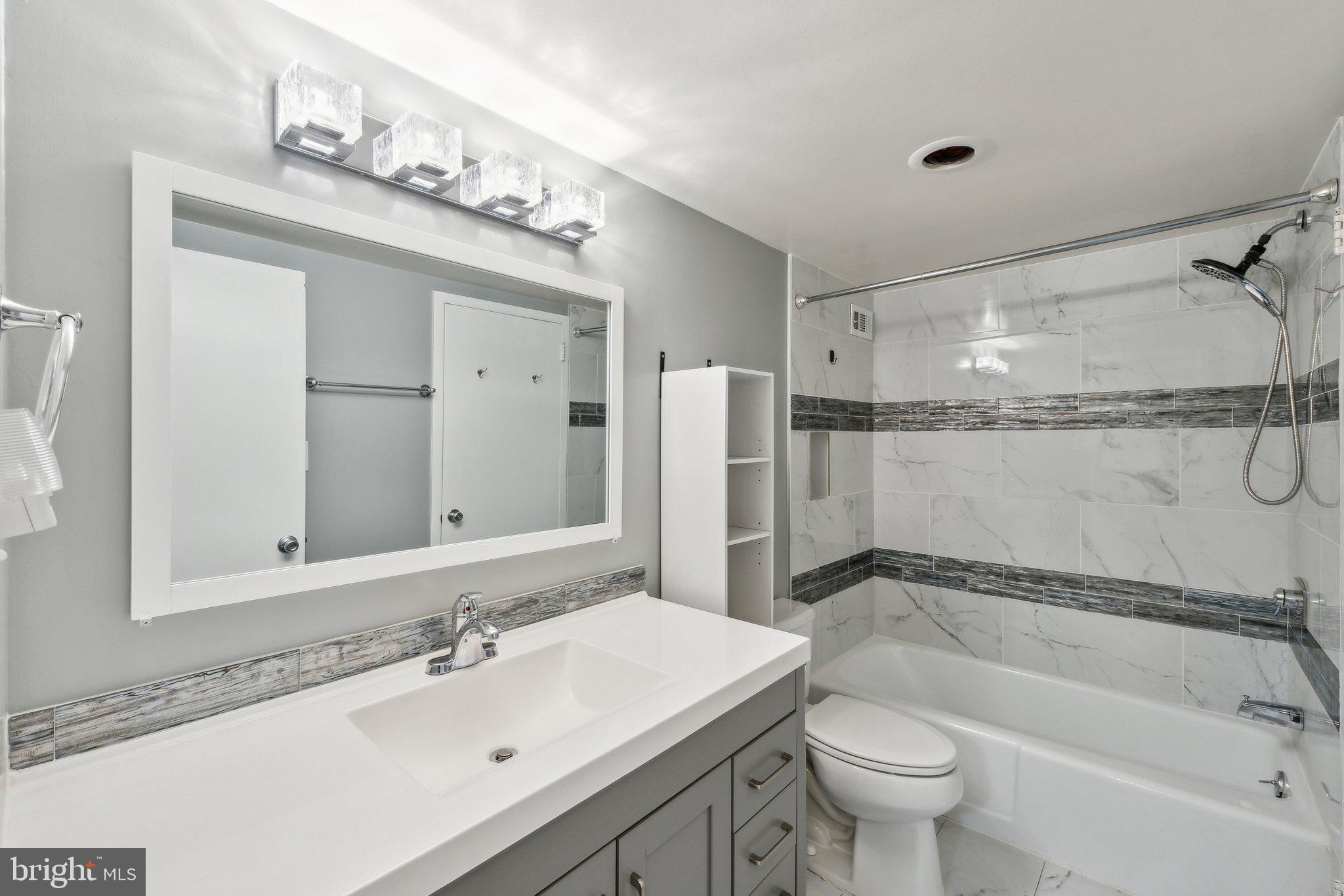 PROMENADE TOWERS - Residential