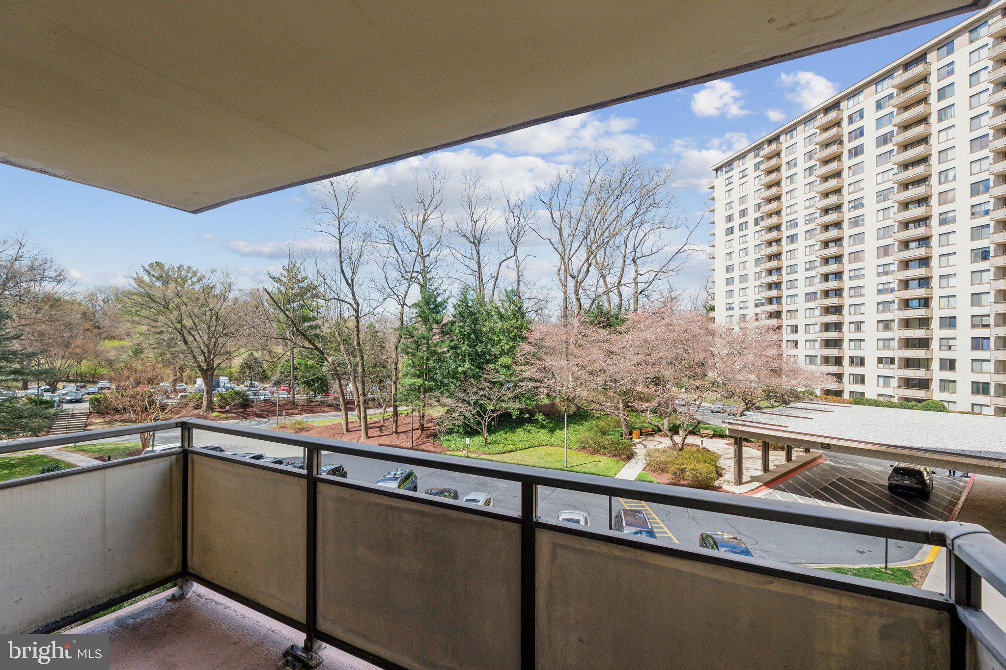 PROMENADE TOWERS - Residential