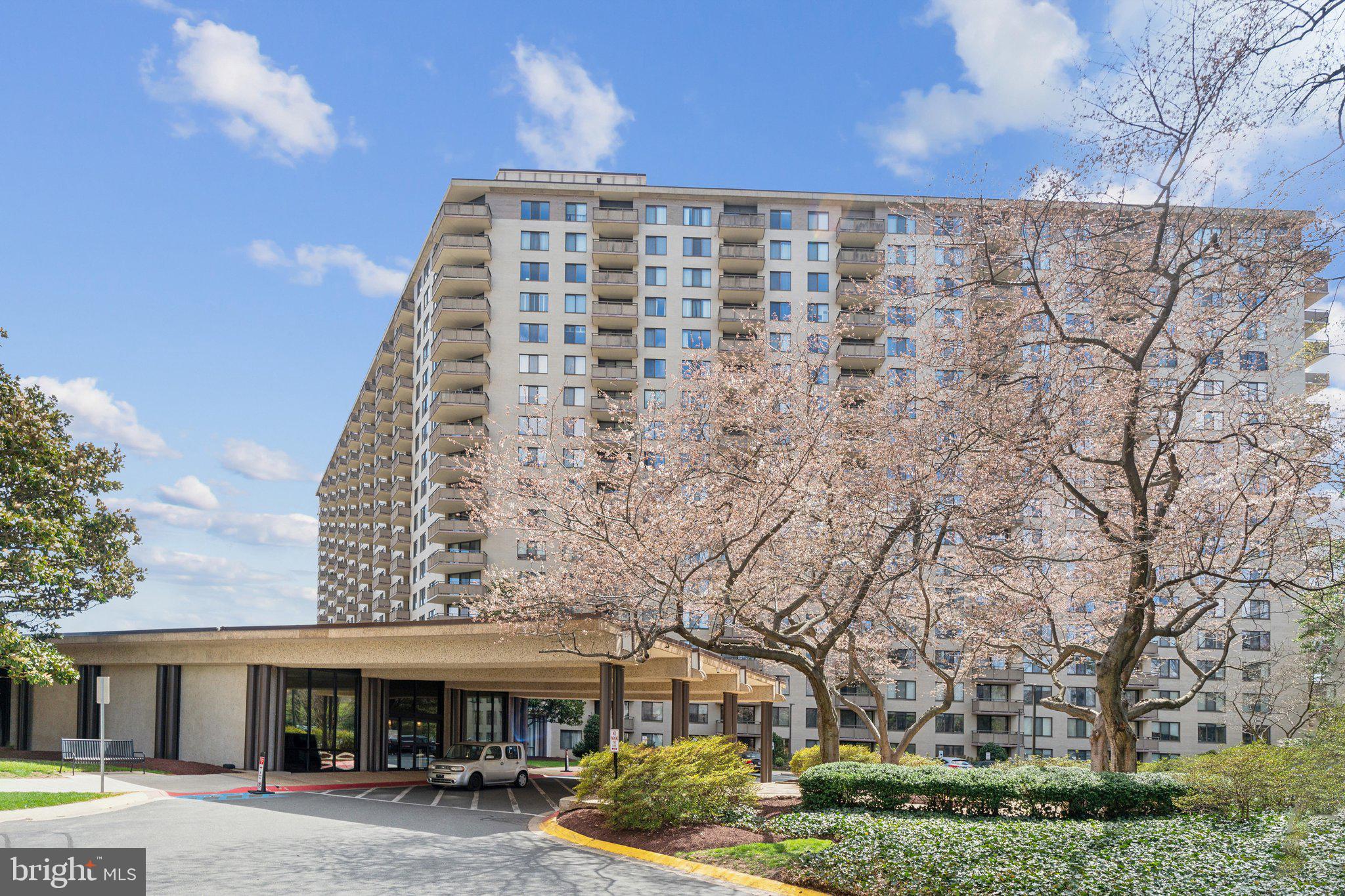 PROMENADE TOWERS - Residential