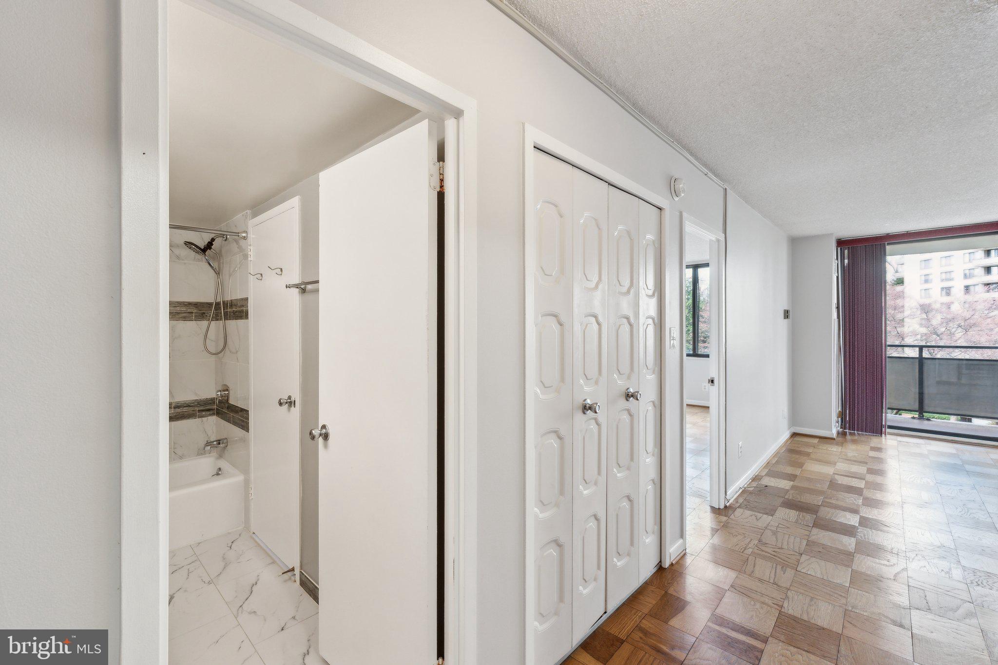 PROMENADE TOWERS - Residential