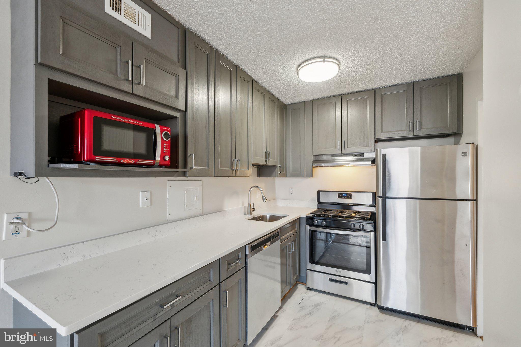 PROMENADE TOWERS - Residential