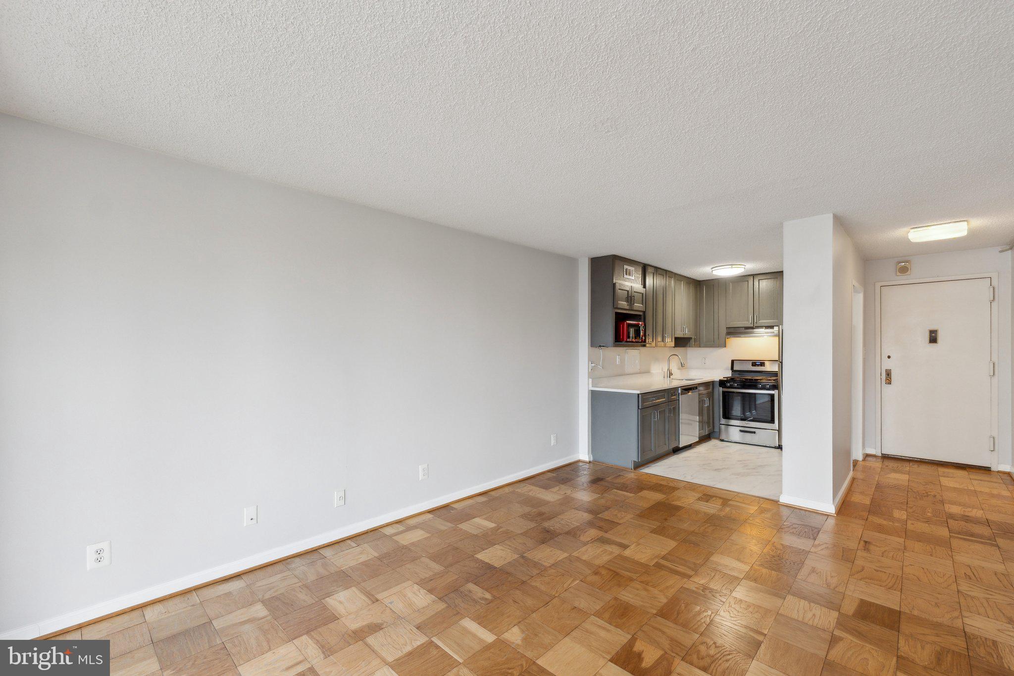 PROMENADE TOWERS - Residential