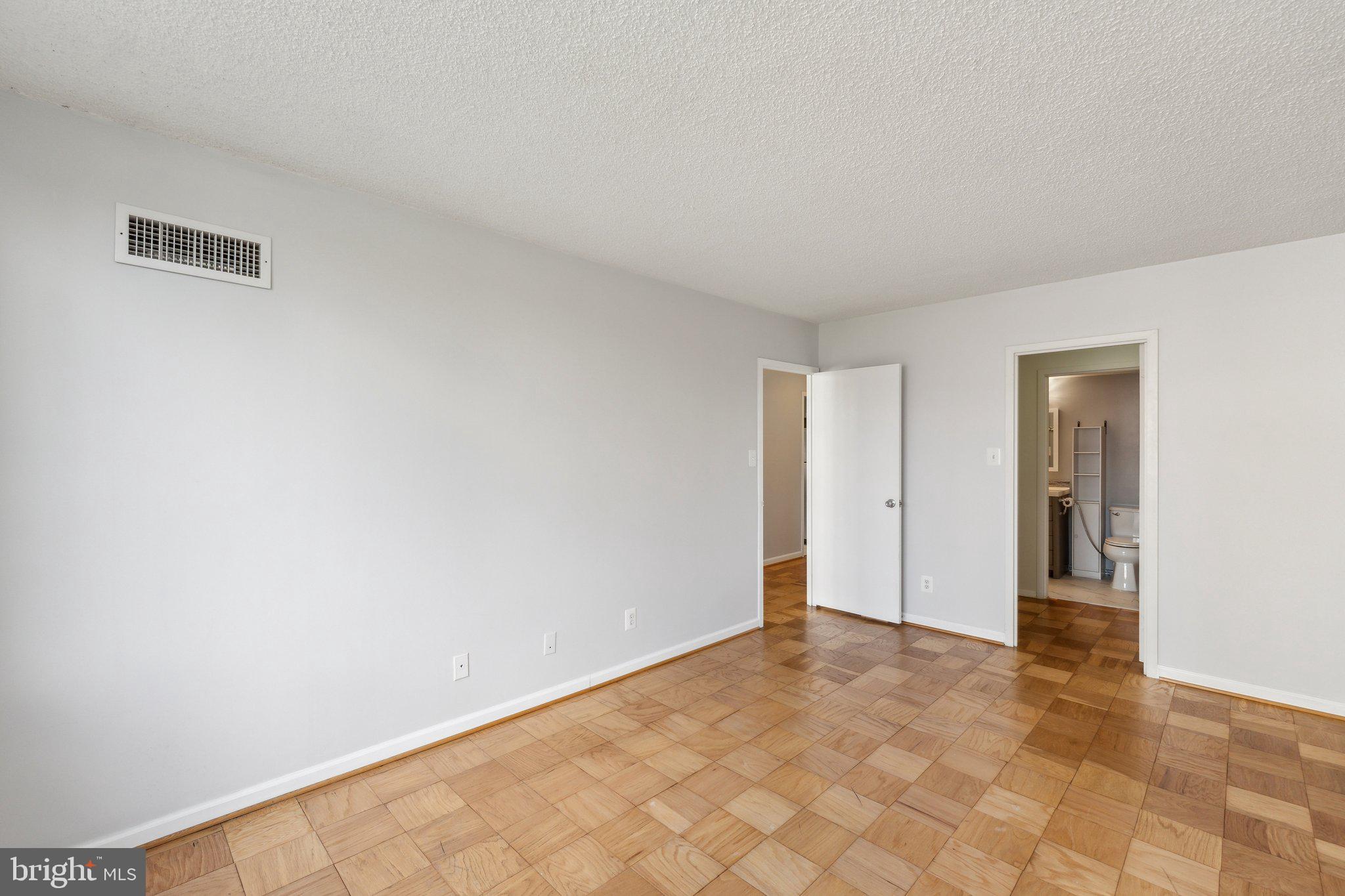 PROMENADE TOWERS - Residential