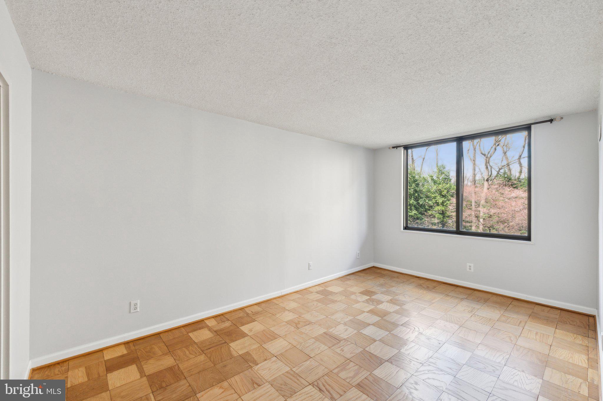 PROMENADE TOWERS - Residential