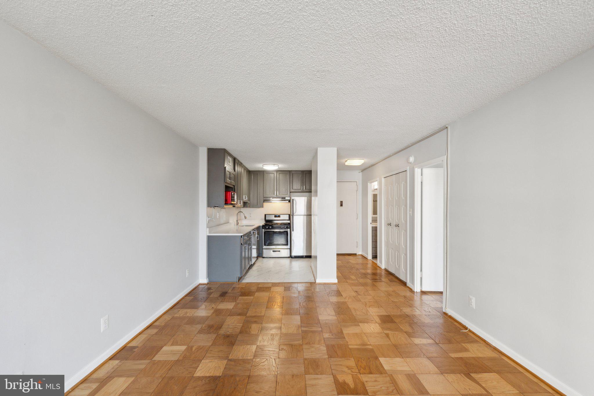 PROMENADE TOWERS - Residential