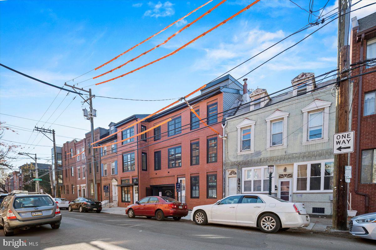 QUEEN VILLAGE - Residential