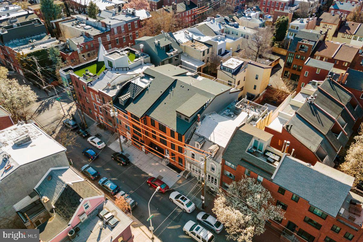 QUEEN VILLAGE - Residential