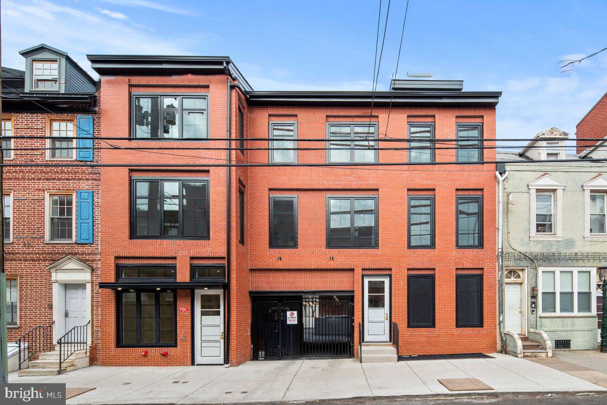 QUEEN VILLAGE - Residential