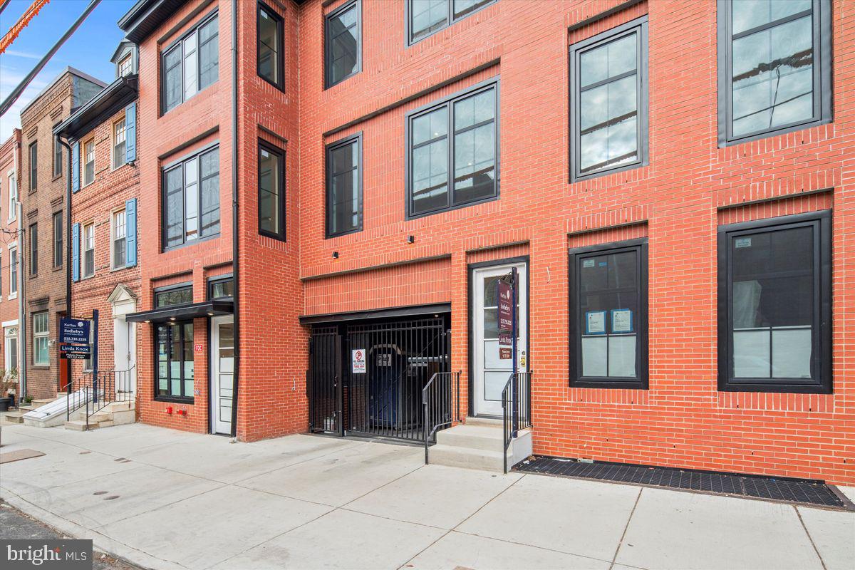 QUEEN VILLAGE - Residential