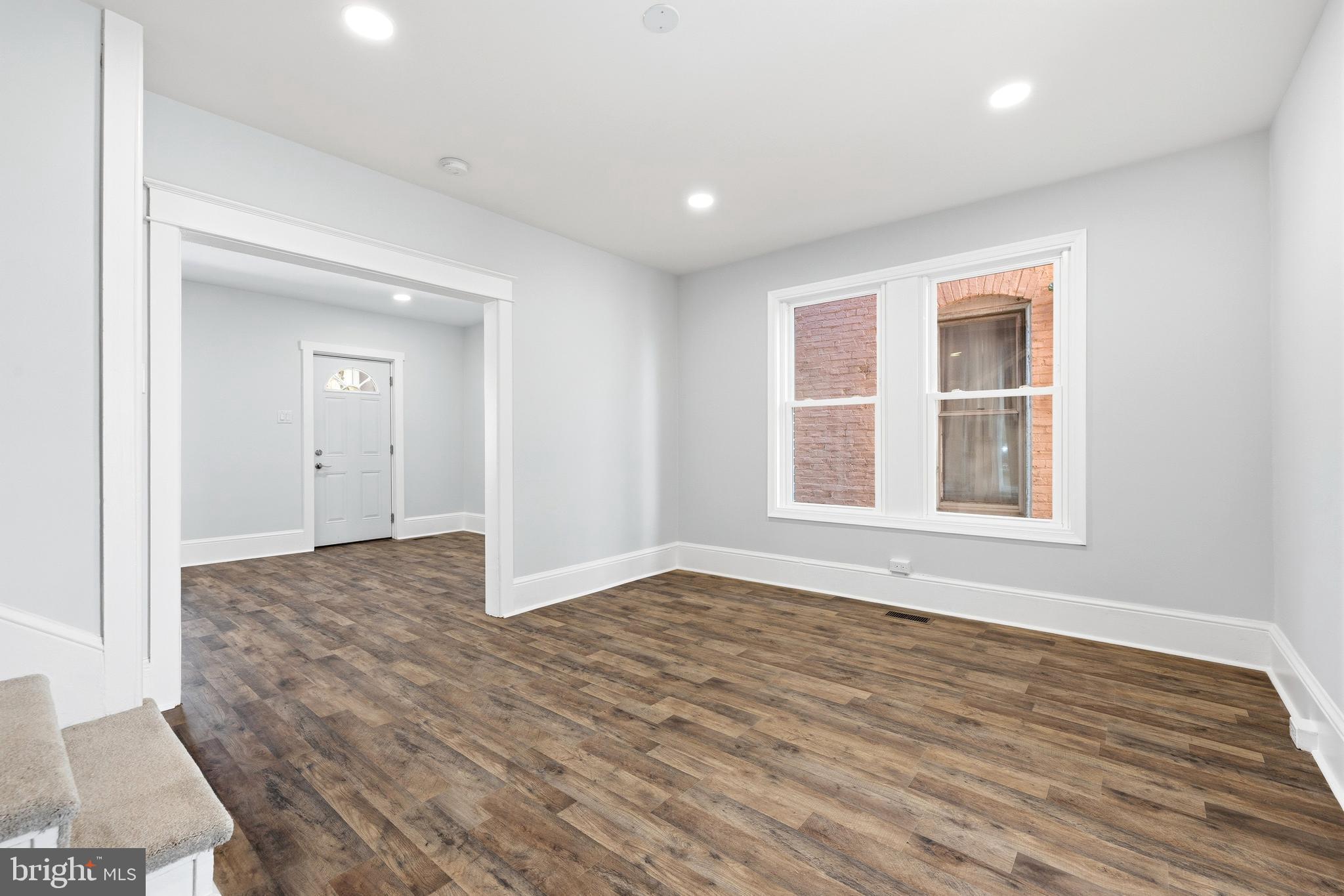 945 W WASHINGTON STREET