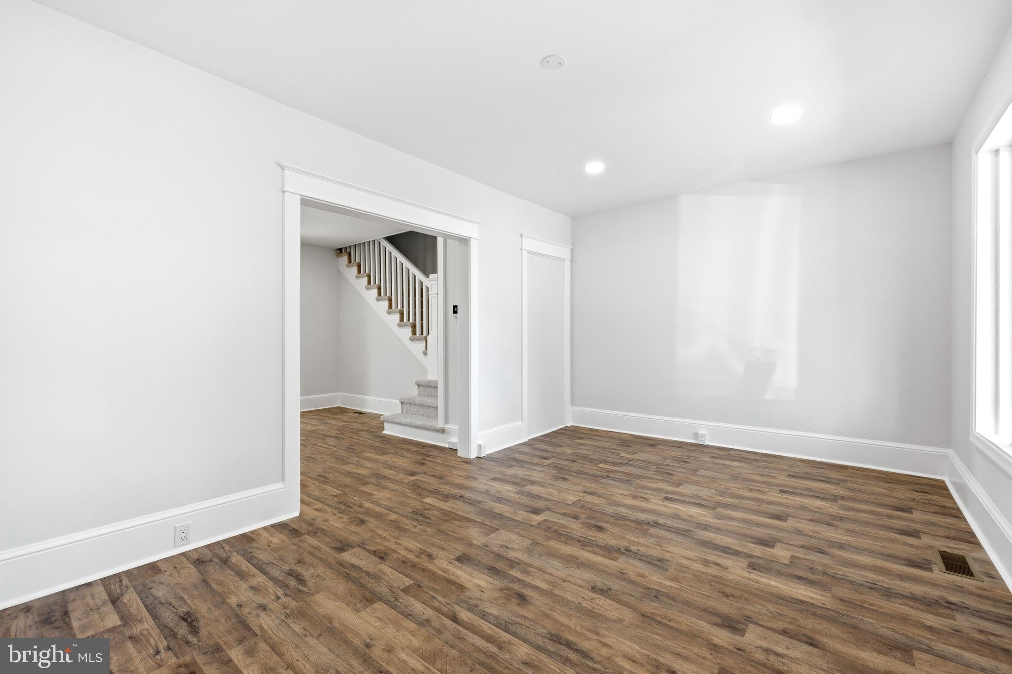 945 W WASHINGTON STREET