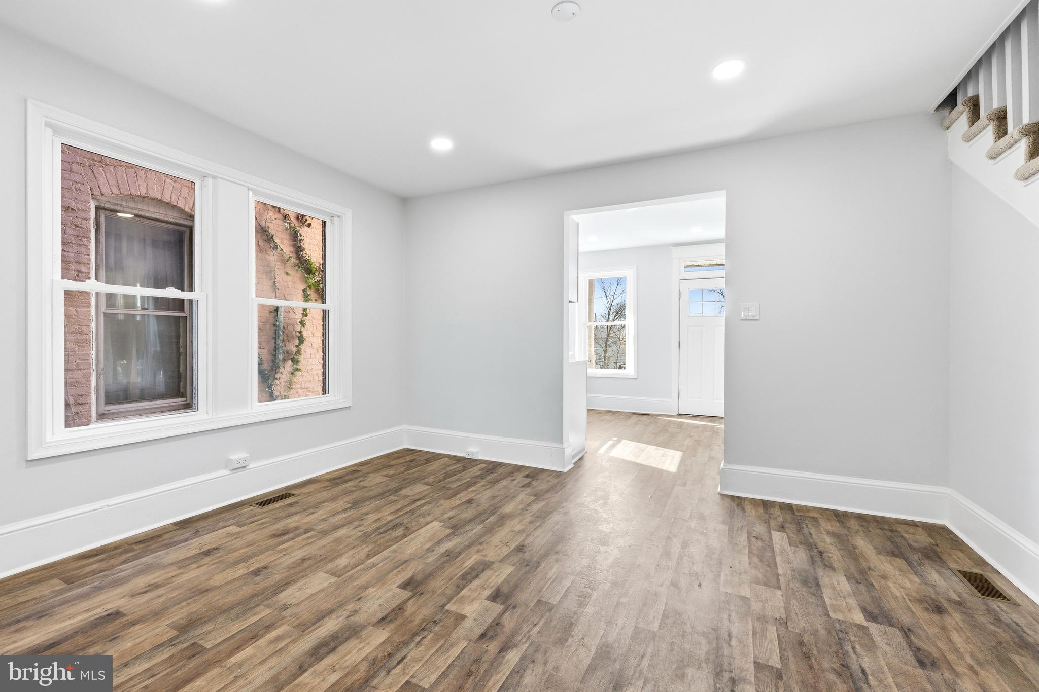 945 W WASHINGTON STREET