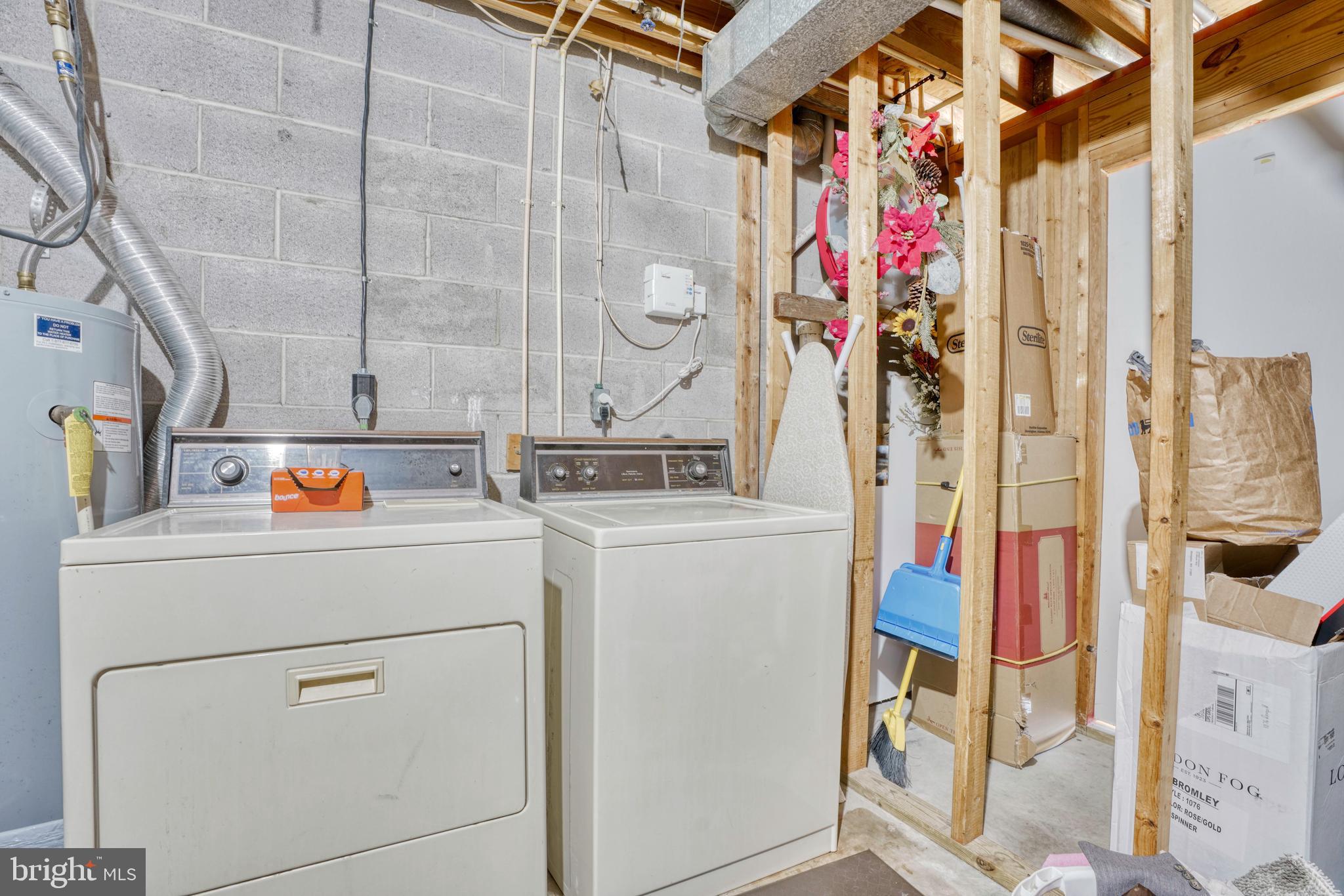 WOODSDALE MANOR - Residential