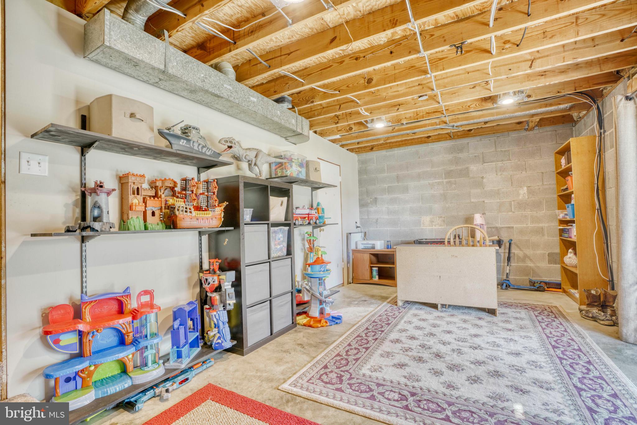 WOODSDALE MANOR - Residential