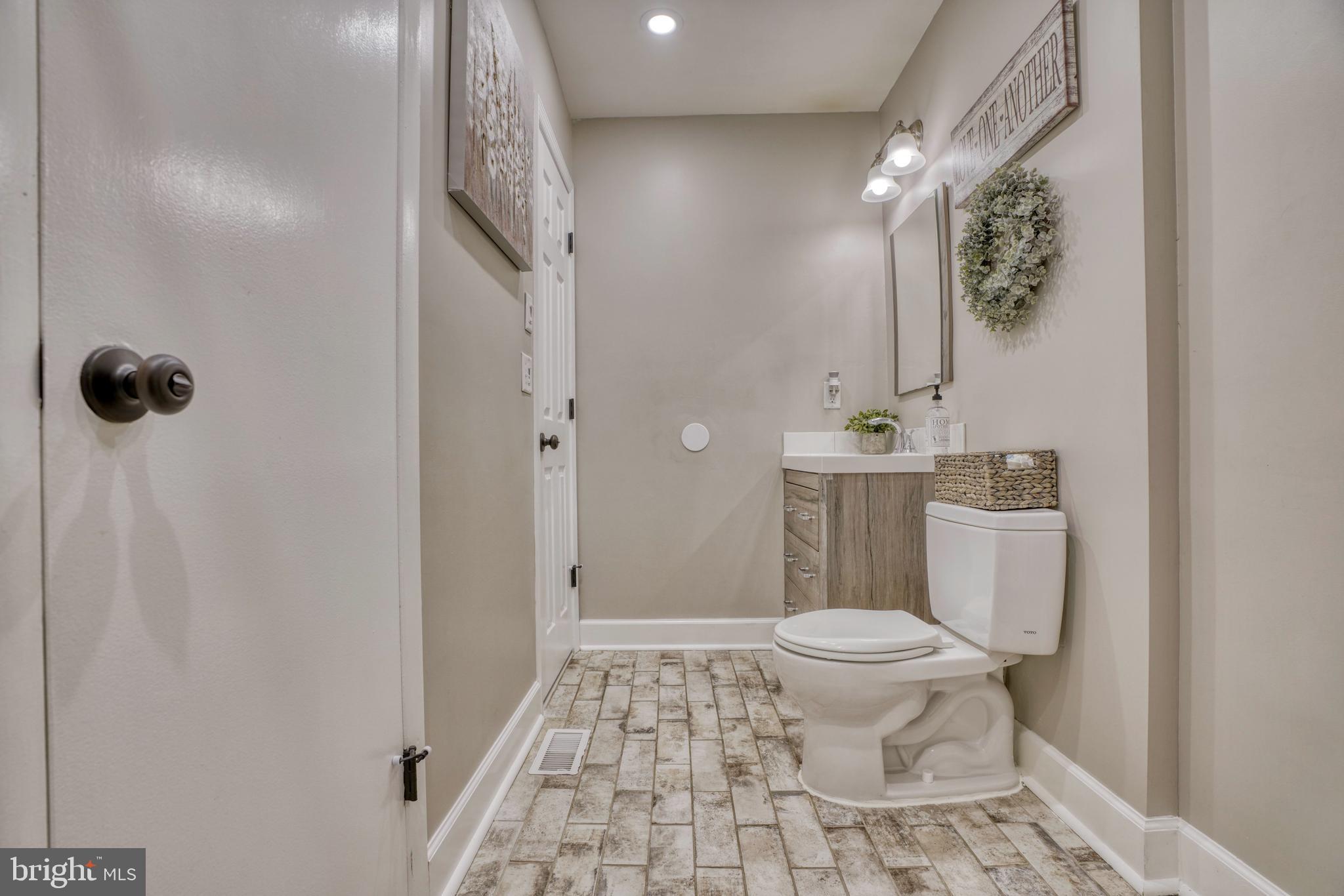 WOODSDALE MANOR - Residential