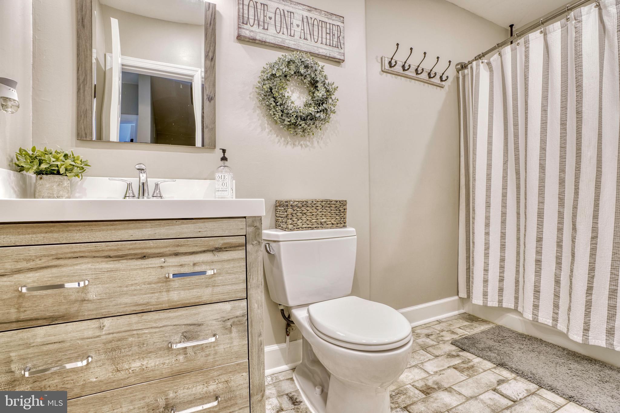 WOODSDALE MANOR - Residential