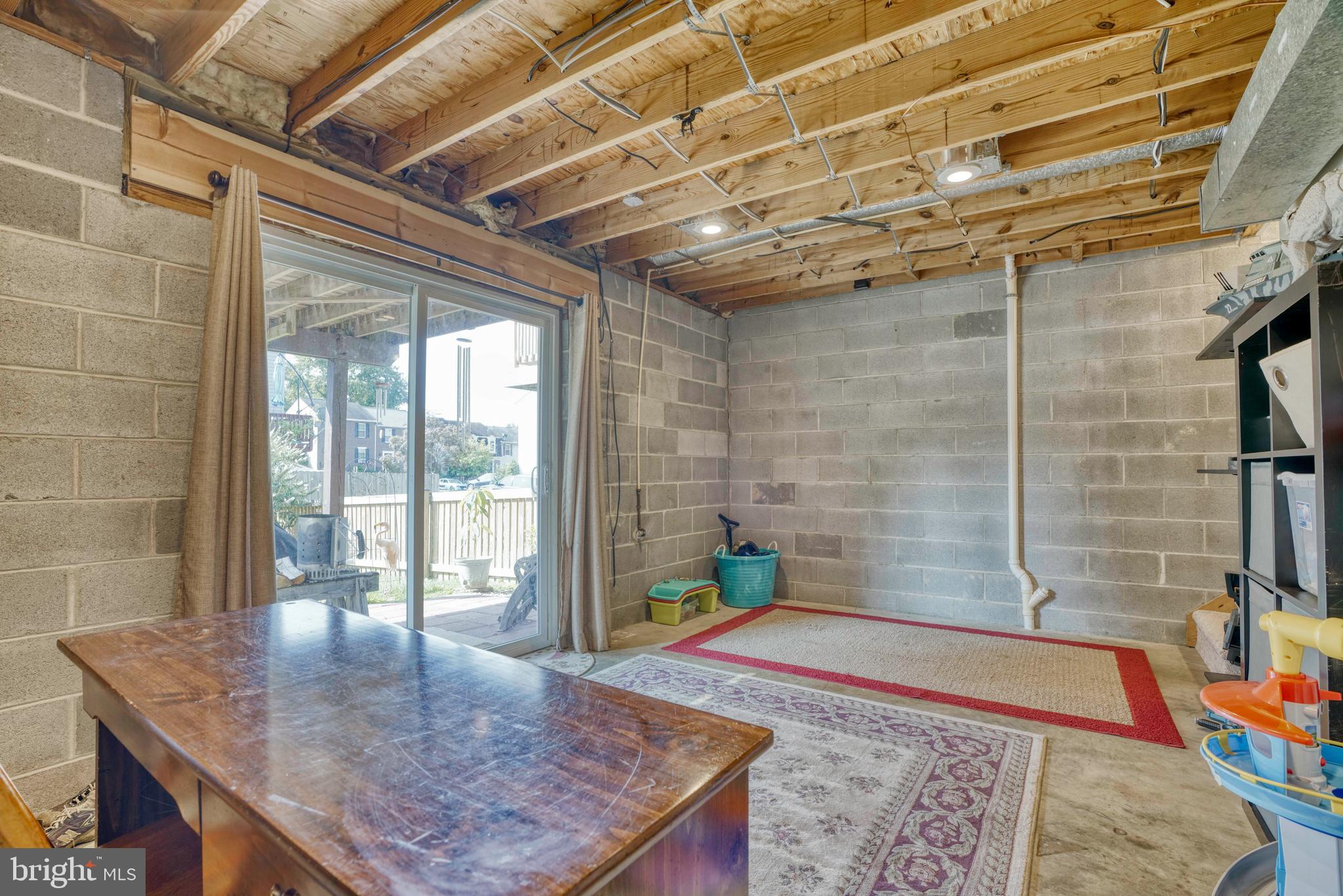 WOODSDALE MANOR - Residential