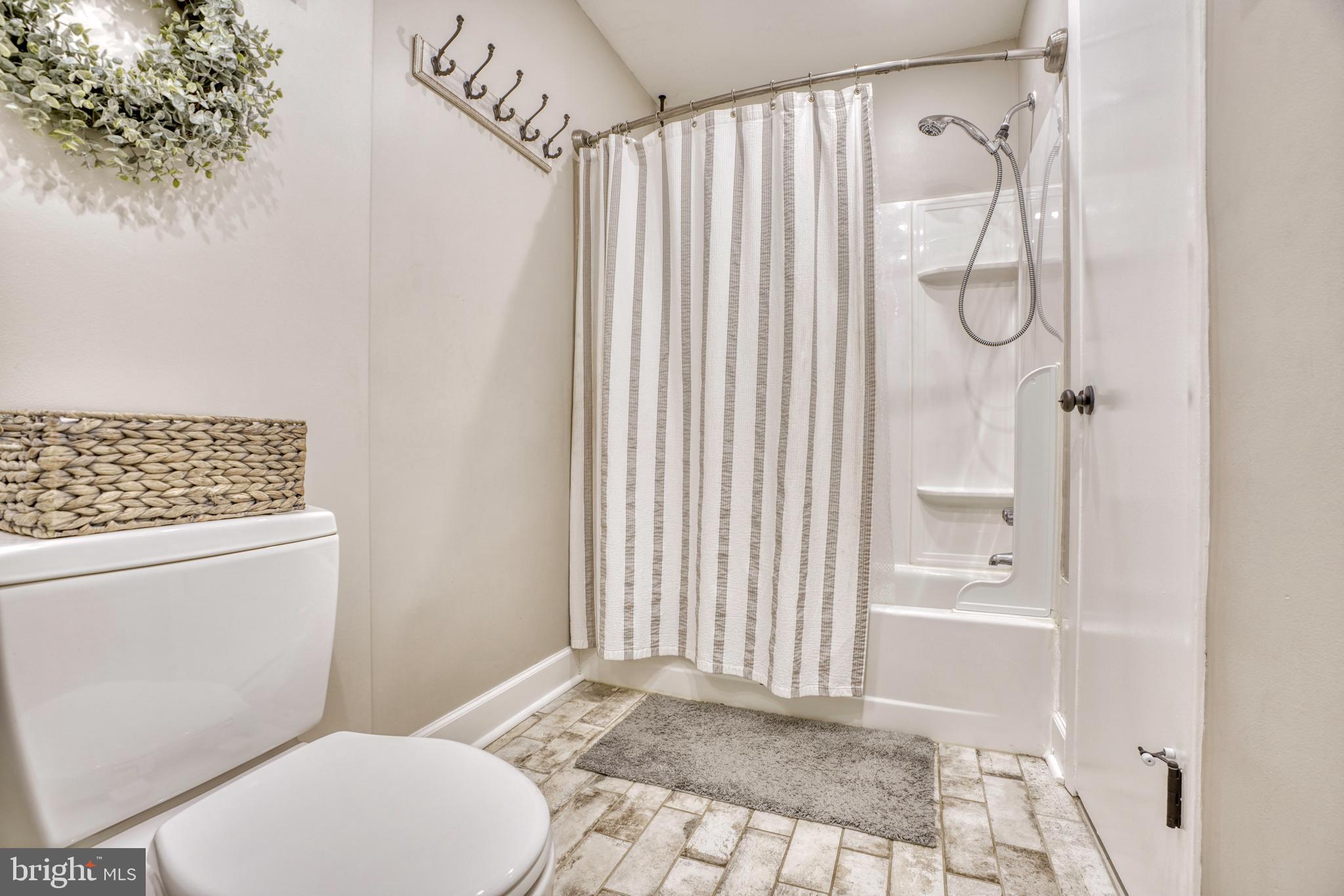 WOODSDALE MANOR - Residential