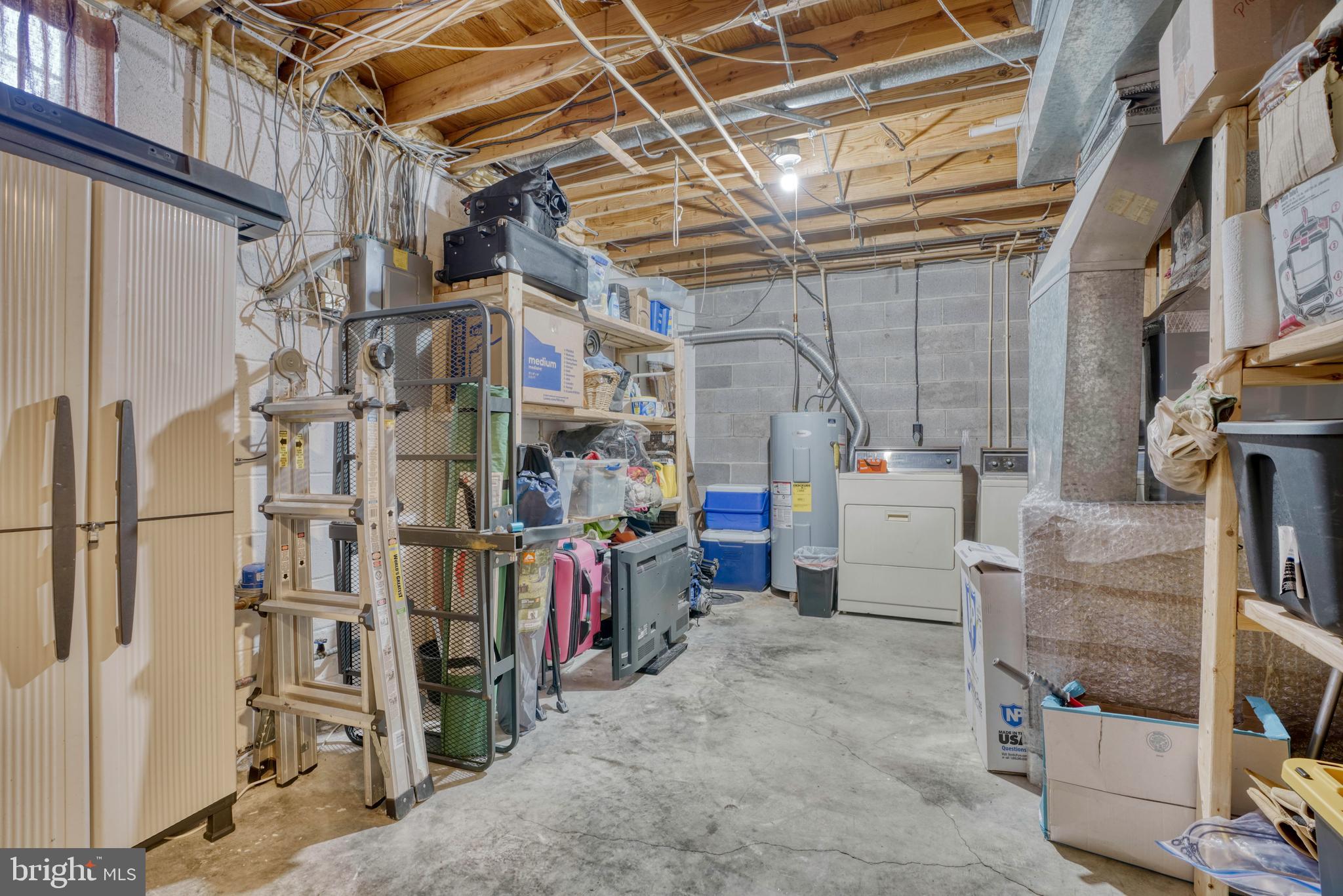 WOODSDALE MANOR - Residential