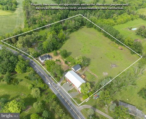 639 OLD AIRPORT ROAD DOUGLASSVILLE PA 19518
