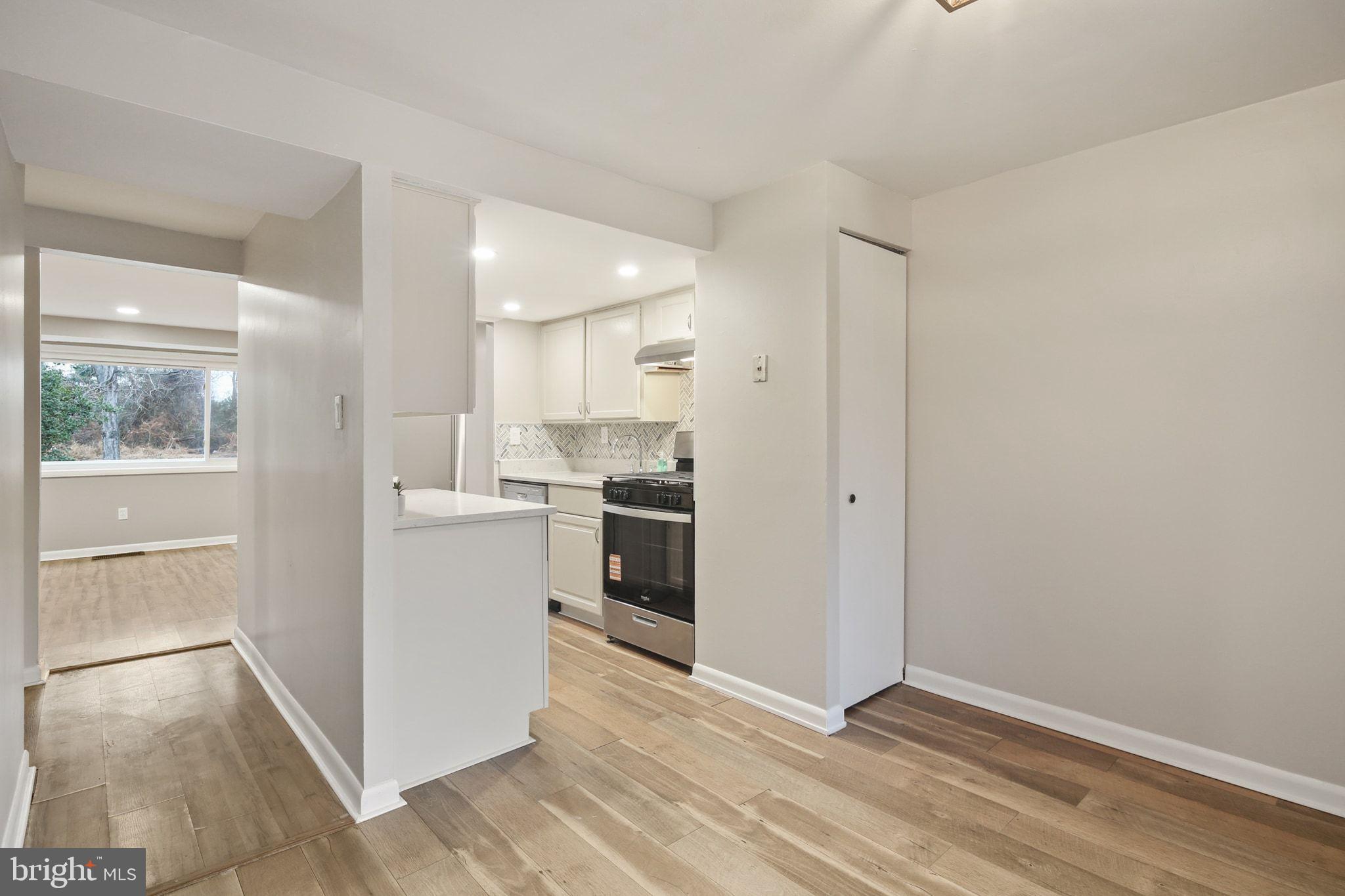 VILLAGE OF OAKLAND MILLS - Residential Lease