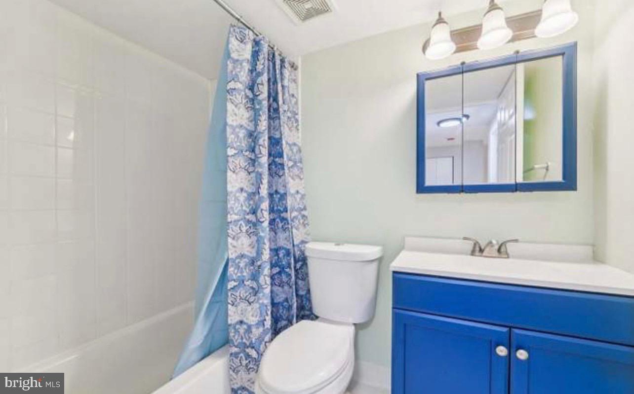 VILLAGE OF OAKLAND MILLS - Residential Lease